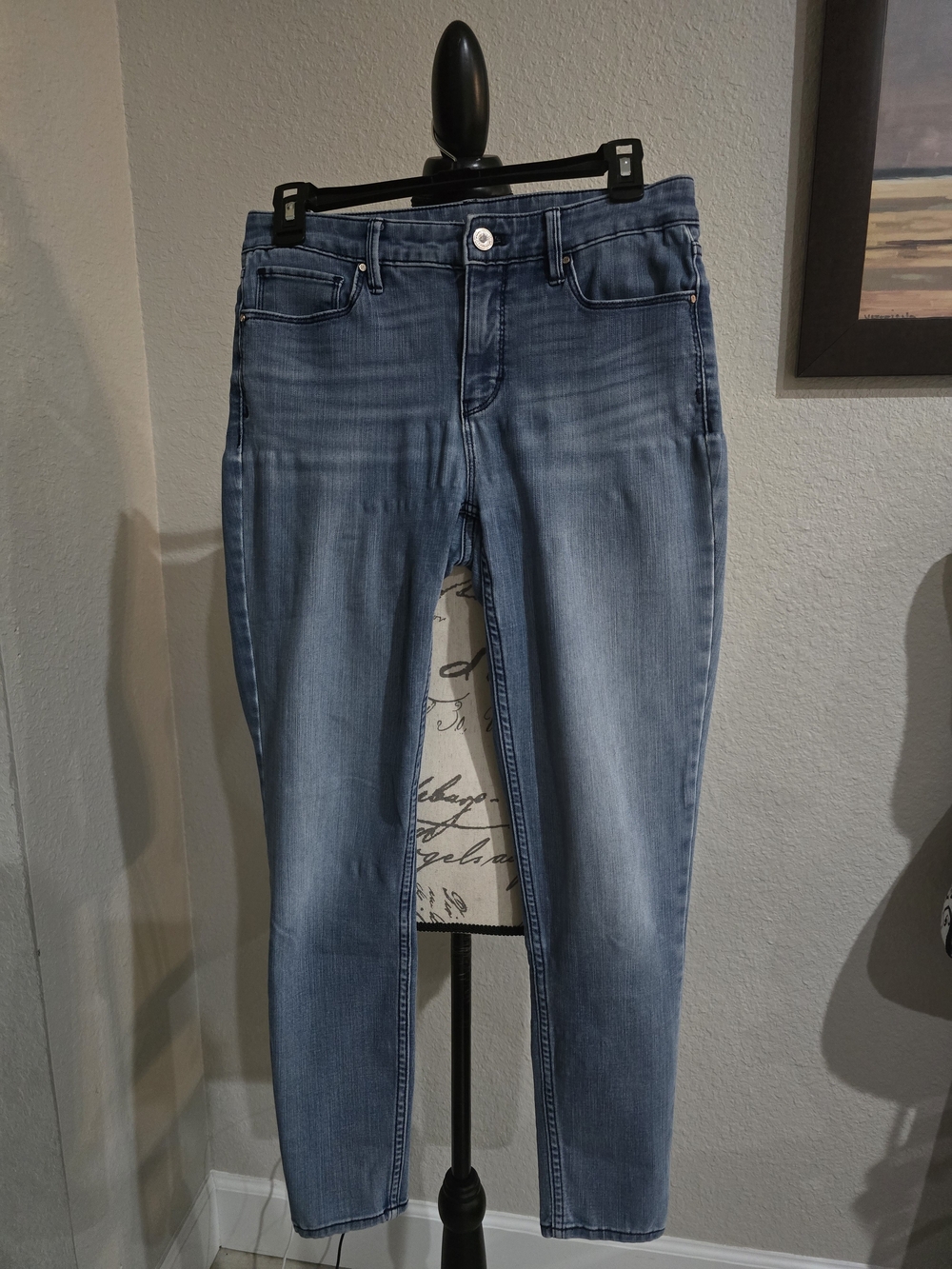 White House Black Market Light Wash Skinny Jeans – Women's